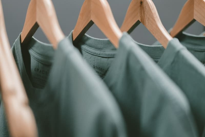 Création textile dans un atelier de couture